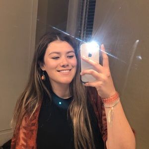 Meet your Posher, Elizabeth